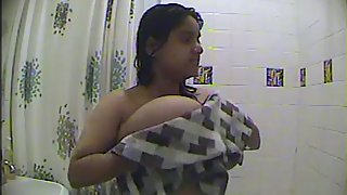 Big Tits Juicy Hot Indian Girl In Shower